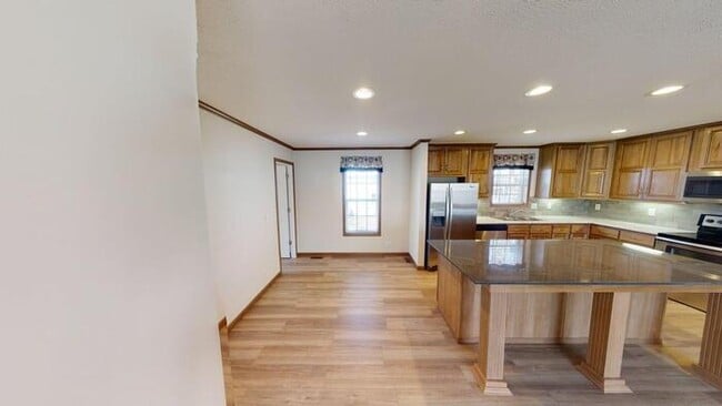 Foto del edificio - 140 American Ave