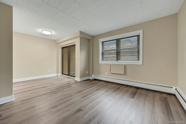 Building Photo - 505 White Plains Rd