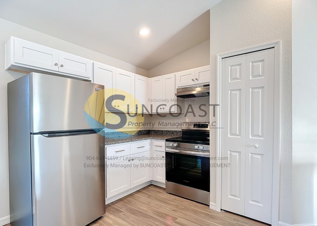 Building Photo - Step Into Luxury: Your New Home Awaits