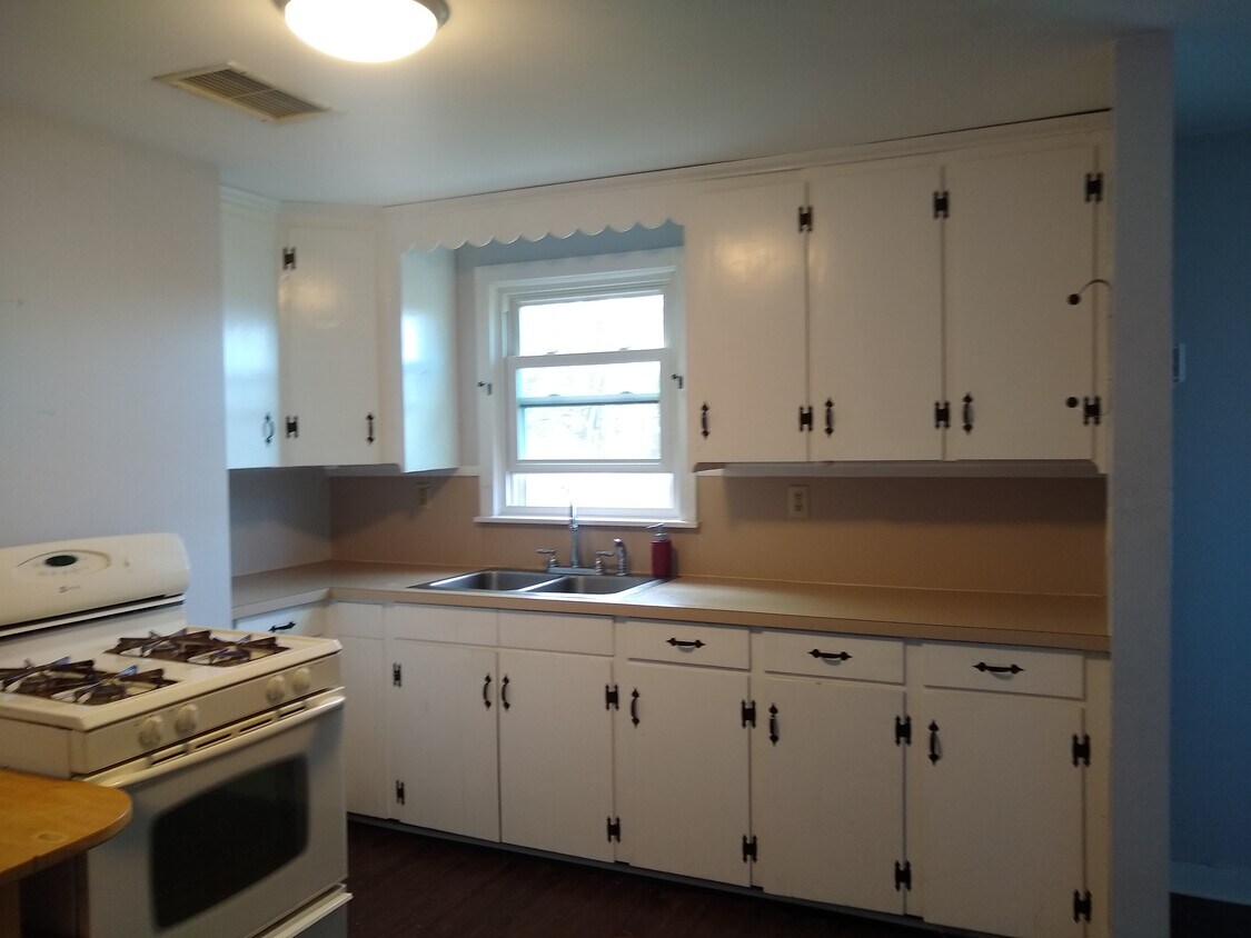 Kitchen - 8 Palmer Ave