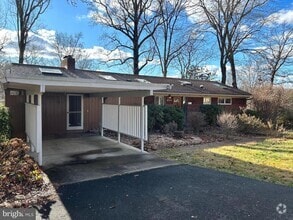 Building Photo - 6223 Beachway Dr