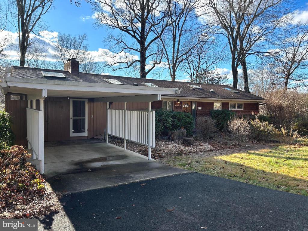Primary Photo - 6223 Beachway Dr