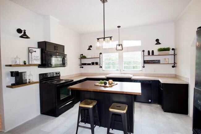 Foto del edificio - 42857 Henson Rd
