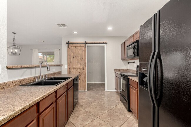 Building Photo - San Tan Valley Charmer w/ Great Back Yard