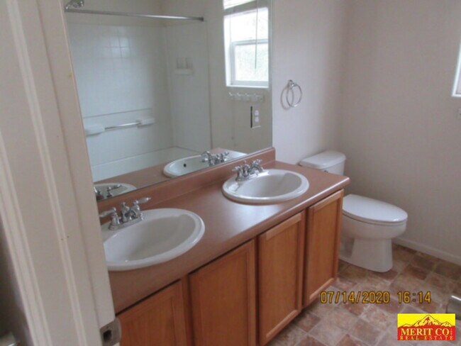 Building Photo - 2132 Falkirk Dr