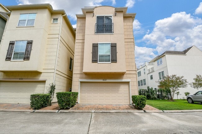 Building Photo - 9127 Harbor Hills Dr