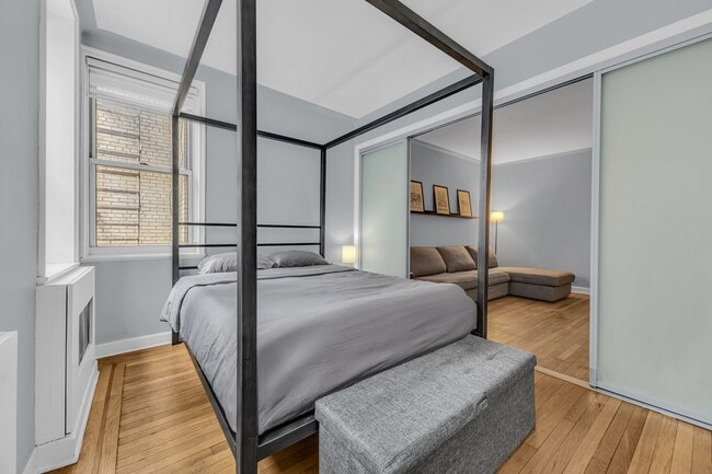 Building Photo - 305 W 52nd St