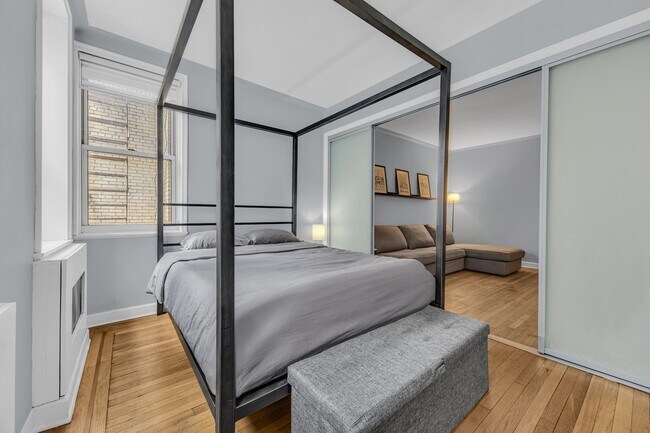 Foto del edificio - 305 W 52nd St