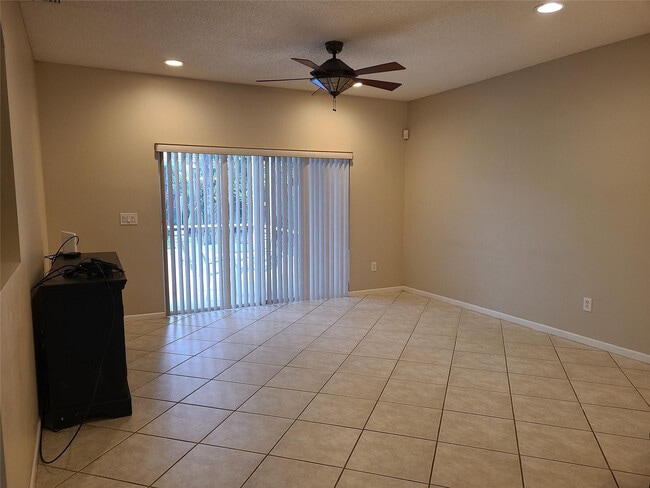 Building Photo - 4740 SW 12th Pl