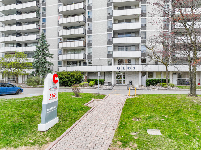 Photo du bâtiment - 6161 Bathurst St