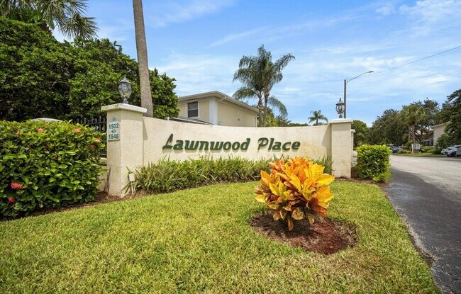 Building Photo - 1536 N Lawnwood Cir