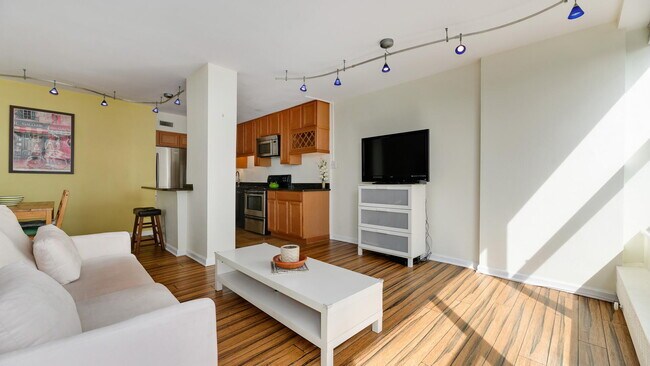 Building Photo - 3900 N Lake Shore Dr