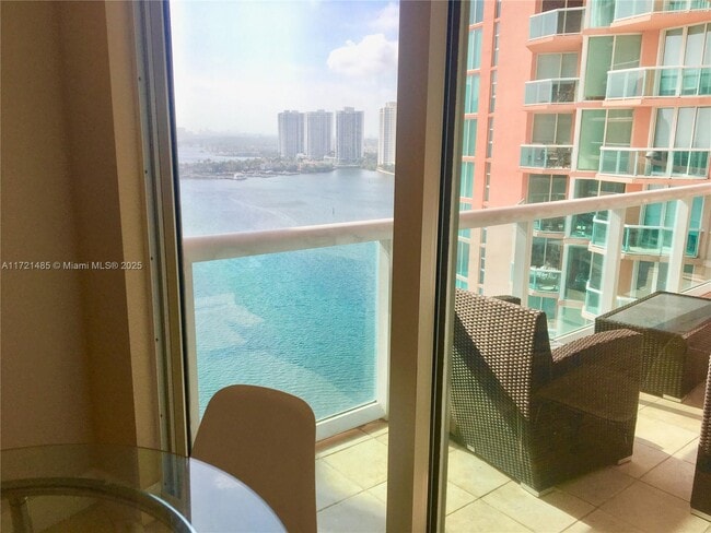 Foto del edificio - 3370 Hidden Bay Dr
