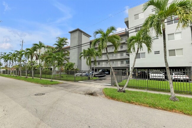 Foto del edificio - 900 SW 84th Ave