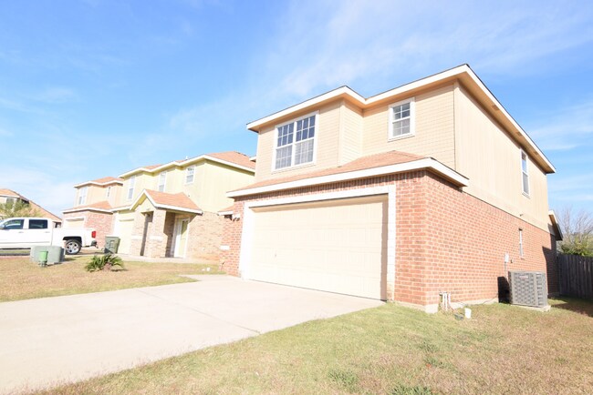 Foto del edificio - 3501 Regency Ct