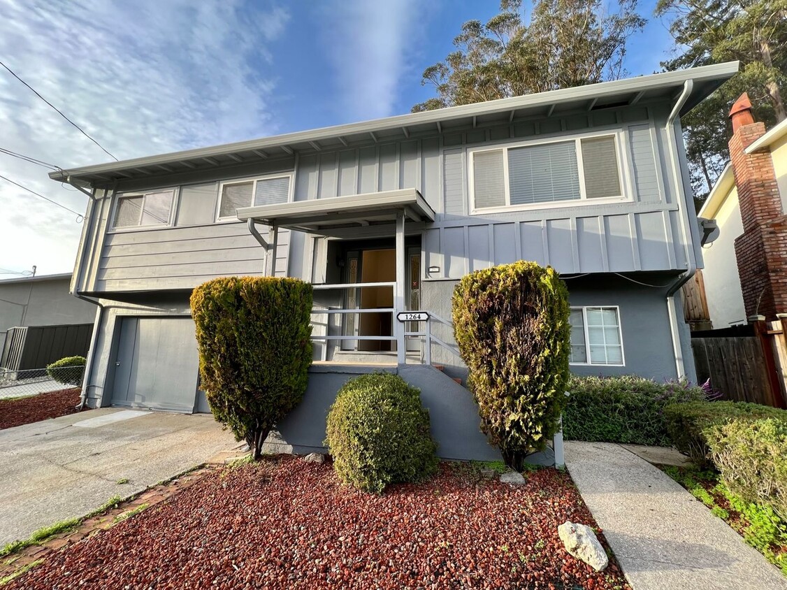 Primary Photo - Newly Renovated 3-Bed/2-Bath in Linda Mar ...