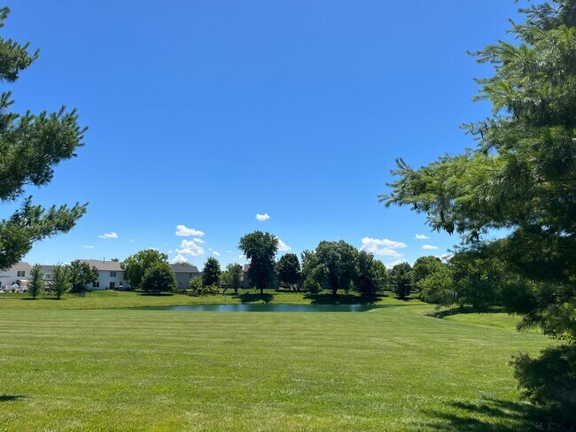 Foto del edificio - 3873 Crest Point Dr