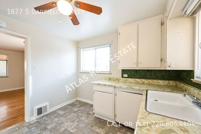 Building Photo - 2 WEEKS FREE RENT! 4 bed/2 bath near Cherr...
