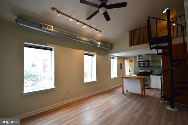 Building Photo - 1006 N 5th St