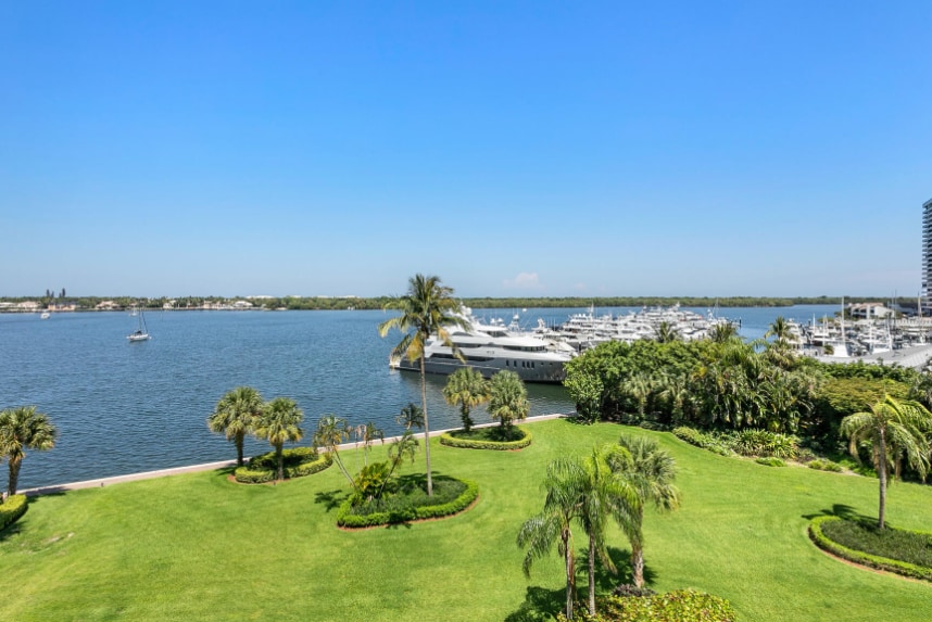 Primary Photo - 134 Lakeshore Dr