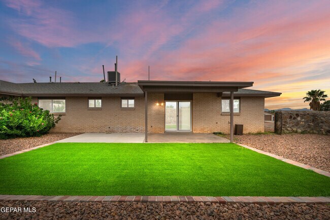 Building Photo - 7139 Orizaba Ave