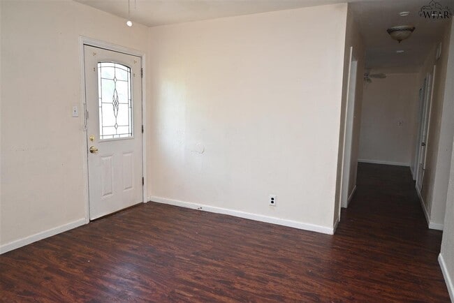 Building Photo - 1421 Harris Ln