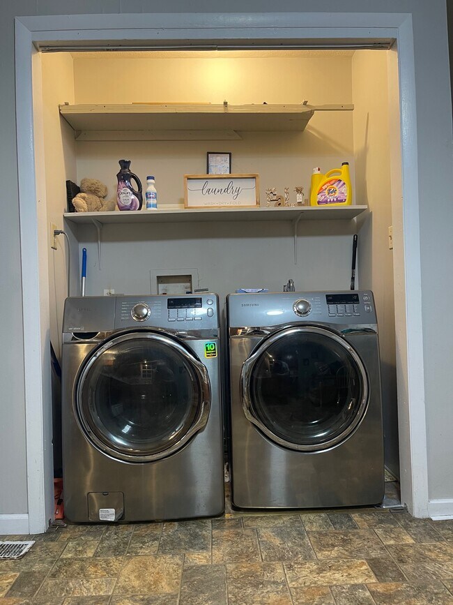 Foto del edificio - 177 Linda Ave