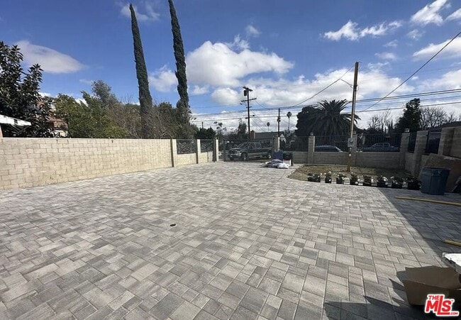 Foto del edificio - 6829 Bellaire Ave