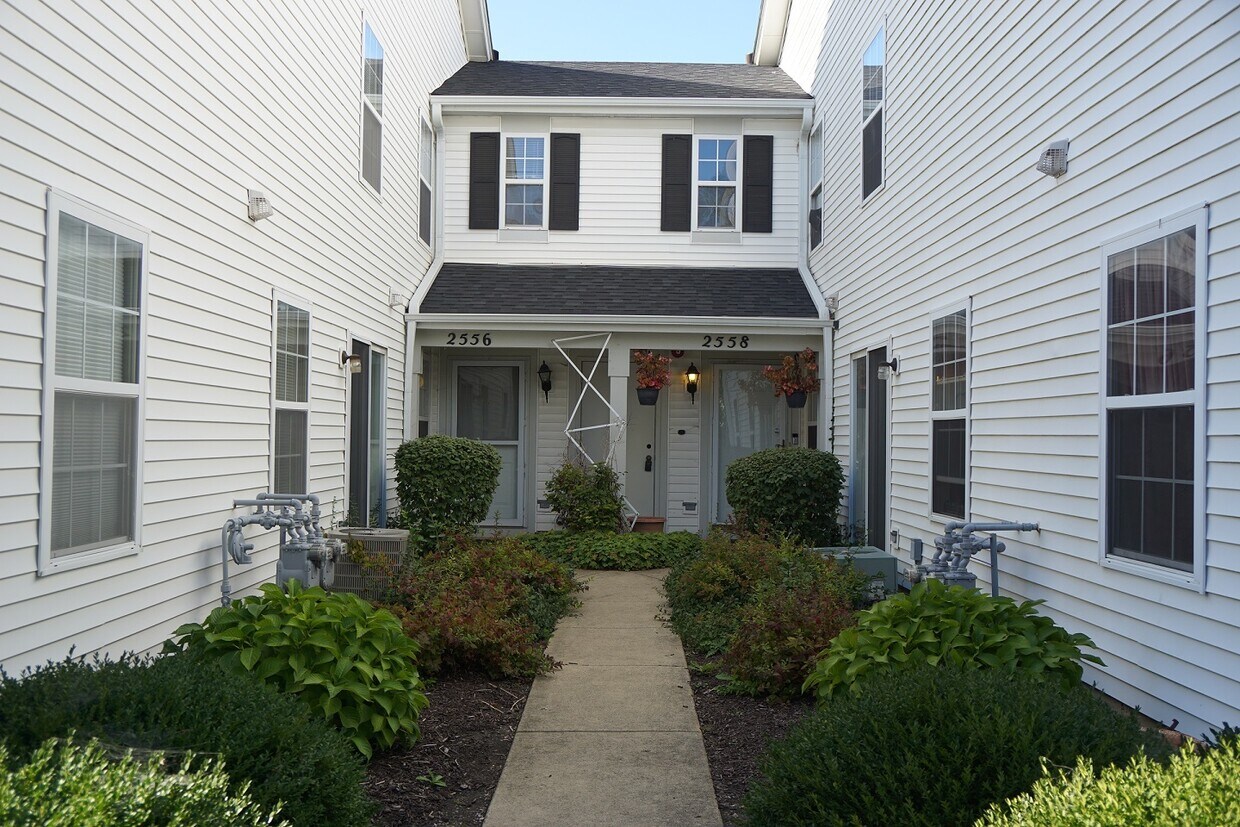 2556 Dickens Dr Unit 2556, Aurora, IL 60503 Condo for Rent in Aurora