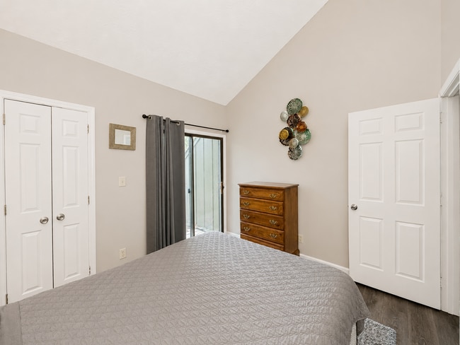 Building Photo - 9436 S Lake Ridge Dr