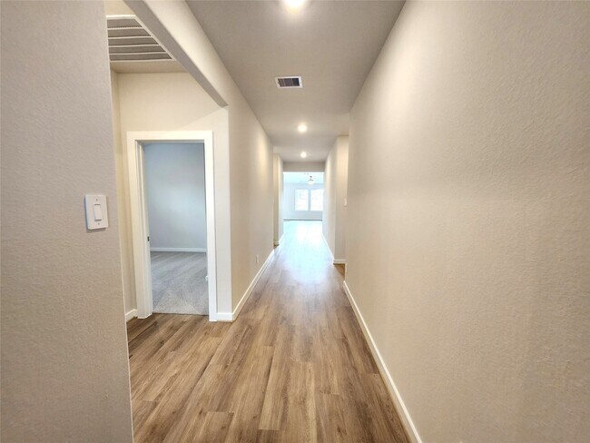 Foto del edificio - 2506 Good Morrow Dr