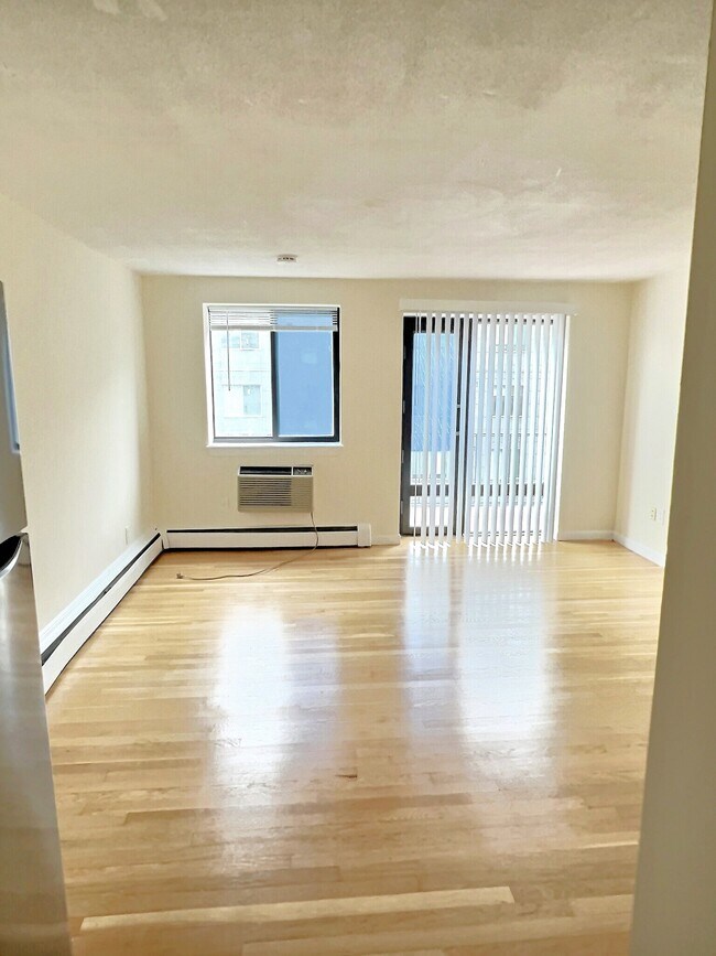 Foto del edificio - 1039 Commonwealth Ave