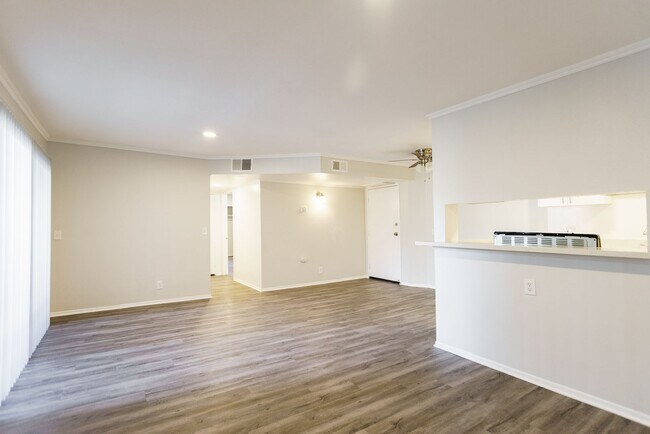 Foto del interior - 6310 Sylmar Ave