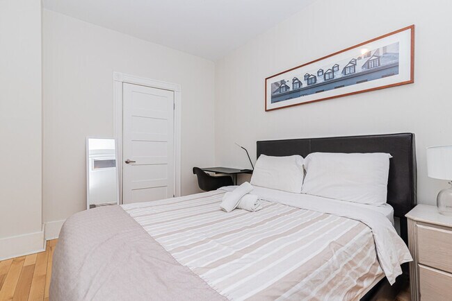 Building Photo - 990 Rue du Couvent