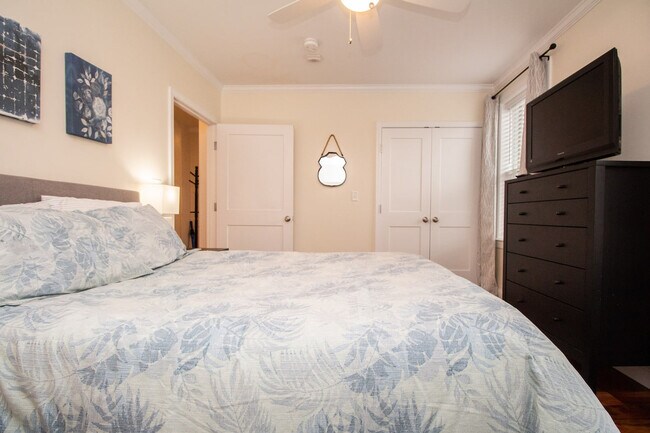 Building Photo - 1008 Tremont St