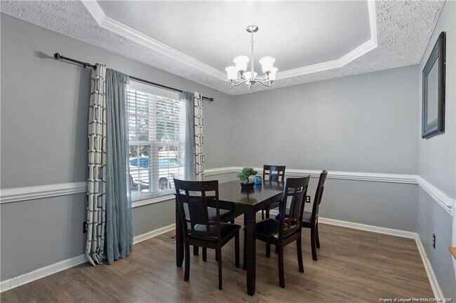 Foto del edificio - 717 Lenoir Dr