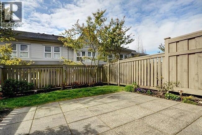 Building Photo - 6558 Arbutus St