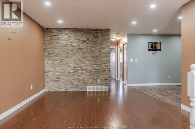 Photo du bâtiment - 3740 Holburn St