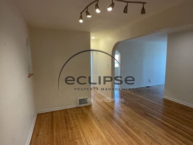 Building Photo - 1250 Orchard Ave