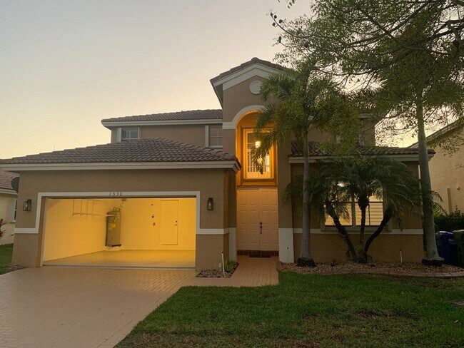 Foto del edificio - 1530 SW 193rd Ter