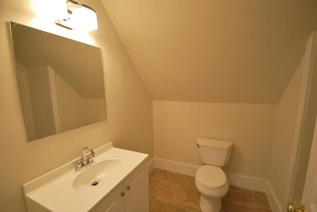 Building Photo - 28 Thornley St