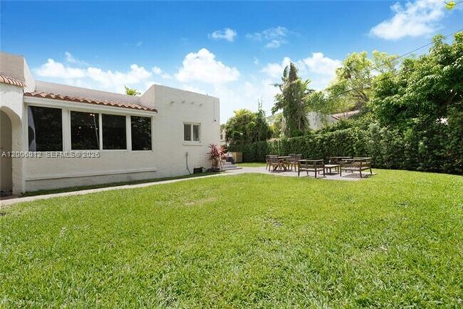 Building Photo - 720 Minorca Ave