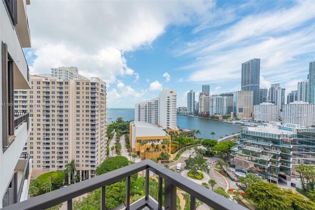 Building Photo - 520 Brickell Key Dr