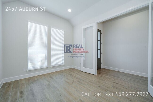 Foto del edificio - 2457 Auburn St