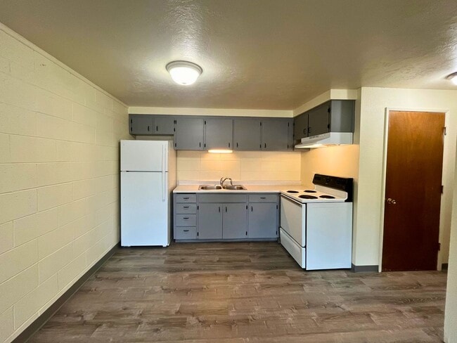 Photo - (CAM 10)  Very Nice Large 1 bed Apt - Clos...