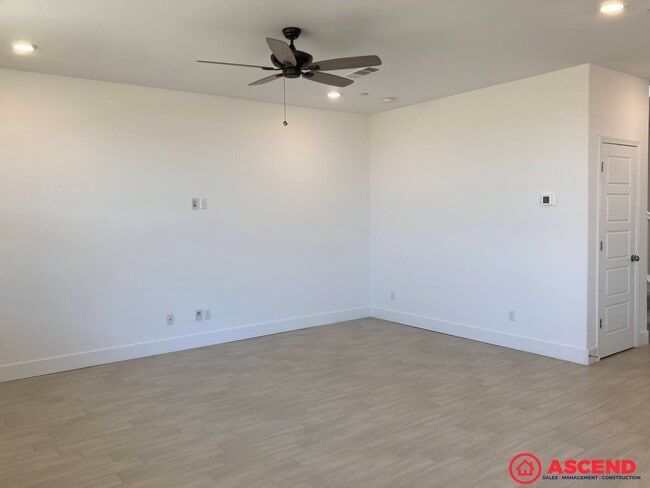 Building Photo - 9734 Cotton Creek Dr