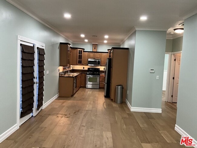 Building Photo - 6106 Rockne Ave