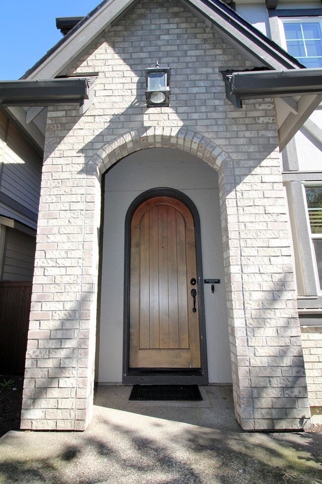 Building Photo - 420 SW 204th Terrace