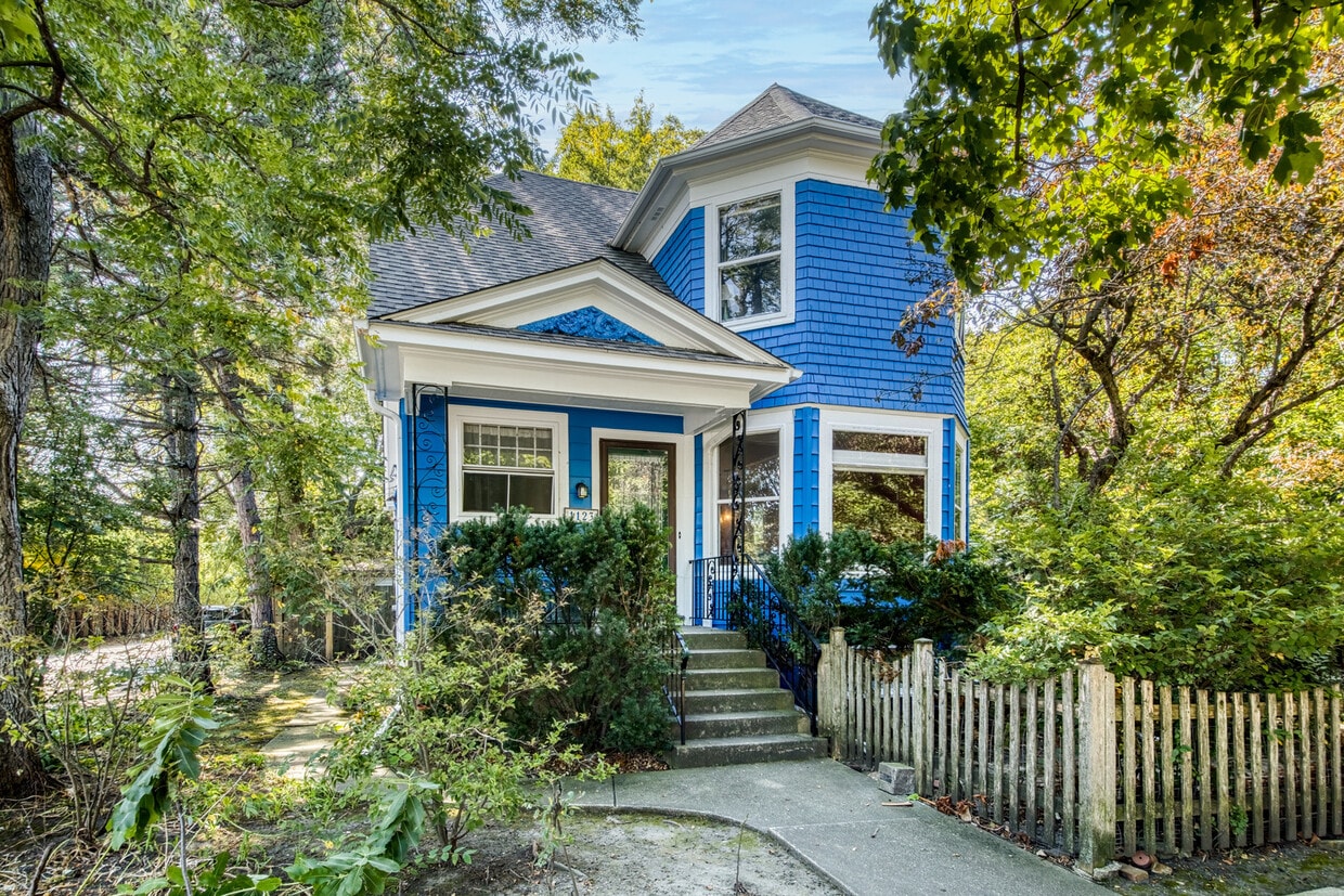 Primary Photo - 1123 Linden Ave