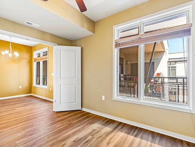 Foto del edificio - 2150 S Main St